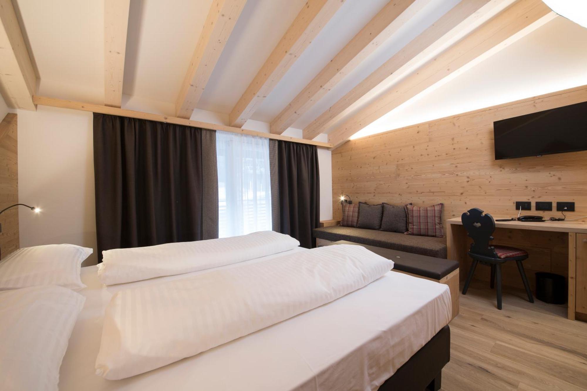 Monroc Hotel Commezzadura Room photo